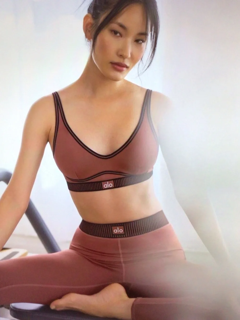 ALO Yoga Set Mauve Sports Bra with Legging Set - Picture 1 of 6